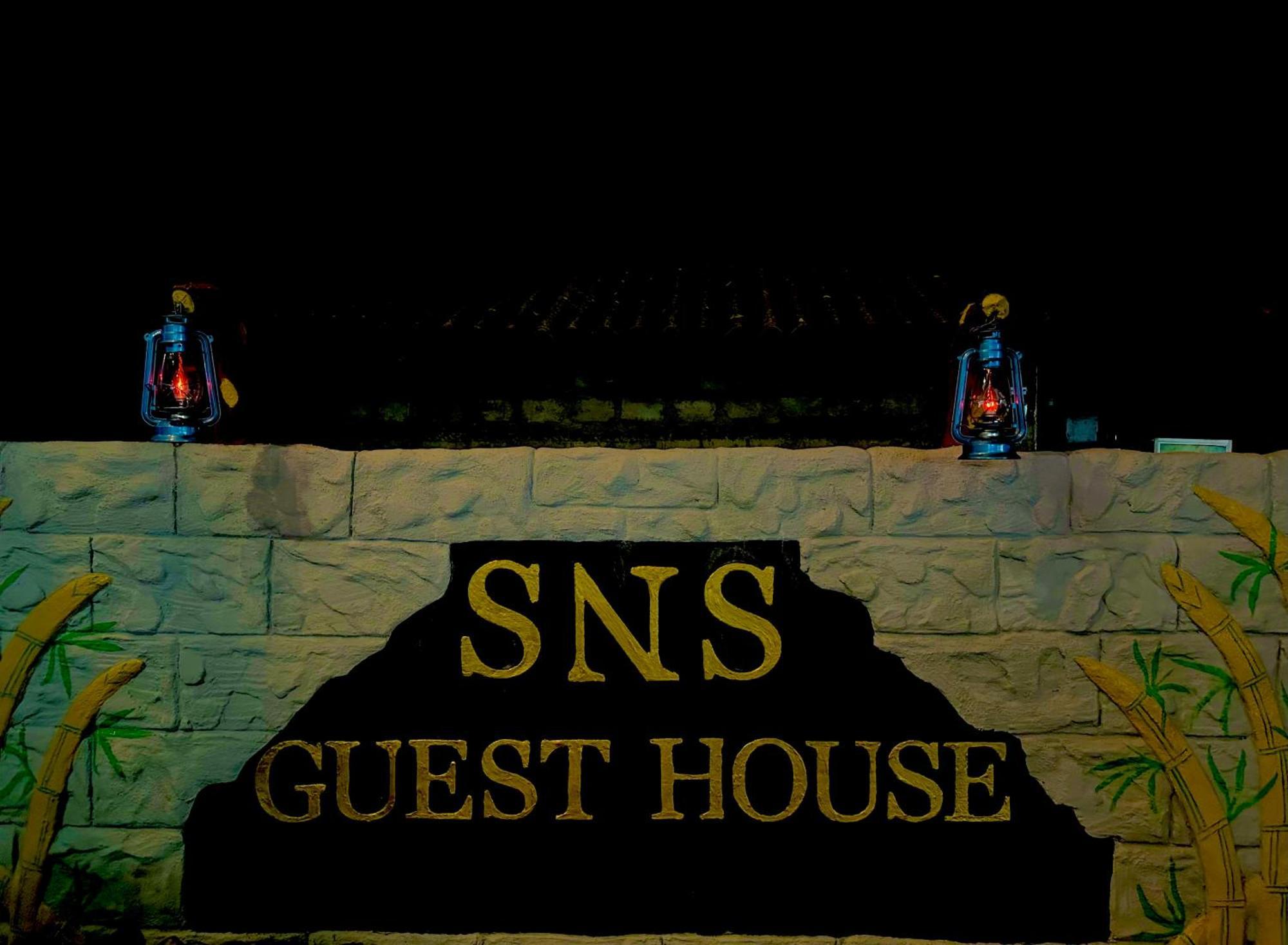 S N S Guest House Galewela Exterior foto
